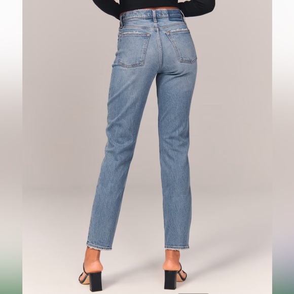 NWOT ABERCROMBIE & FITCH High Rise Mom Jean in Medium Wash Size 28/6R - Picture 4 of 11
